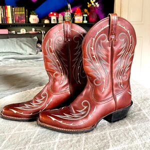 Ariat 8 1/2 B boots